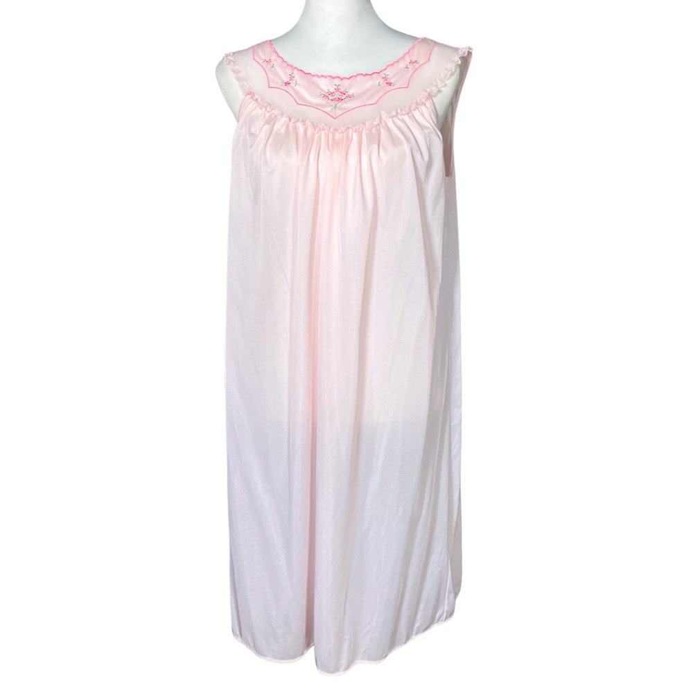 Vintage 70s Cottagecore Pastel Pink Nightgown. S/M. Embroidered Floral Grandma
